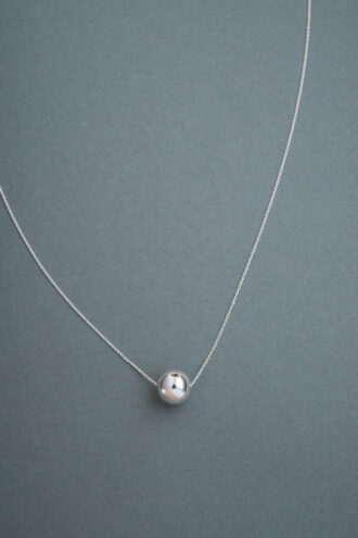 Halskette Neso, Kugel mit Ankerkette, 925 Silber. Pure Sinnlichkeit!