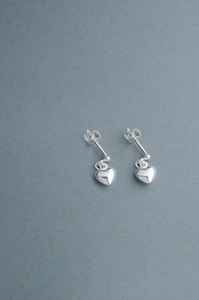 Ohrringe Heartbeat, kleiner Herzanhänger, 925 Silber. Für wen schlägt dein Herz?