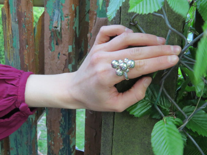 Ring Neso, 925 Silber, 56 mm, größenunterschiedliche +bewegliche Kugeln