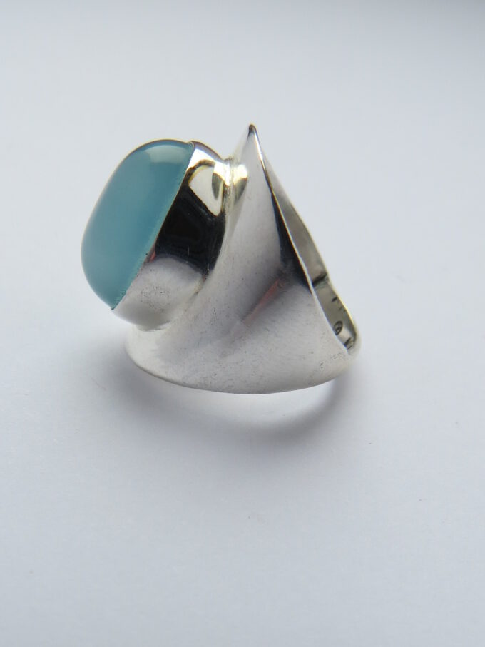 Ring Asya, 925 Silber,Stein aus pastellfarbig blau Rosenquarz. Schlichter Artdeco Ring.