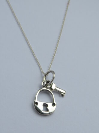 Halskette Tiffany, Schloss & Schlüssel. 40 cm Länge, 925 Silber. Filigrane Ankerkette mit Schloß und Schlüssel.