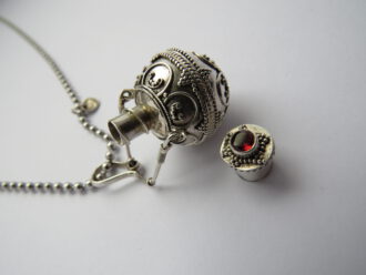 Kette BAHAR, 80 cm, Gefäß zum öffnen. Fantasien sind ja keine Grenzen gesetzt. Mit orientalischem Einfluss.