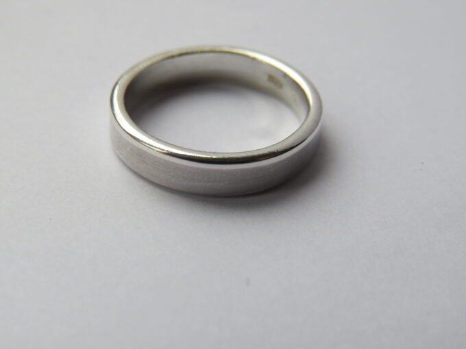 Ring Flat- Artdeco Stil.Durchmesser hier : 12 mm und Gr.50. Pure Schlichheit!