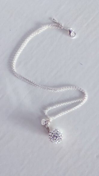 Halskette Kate mit kleine Kugel aus Zirkonen, 925 Silber. Schlichte Eleganz!