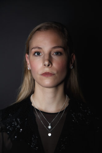 Halskette Kate mit kleine Kugel aus Zirkonen, 925 Silber. Schlichte Eleganz!