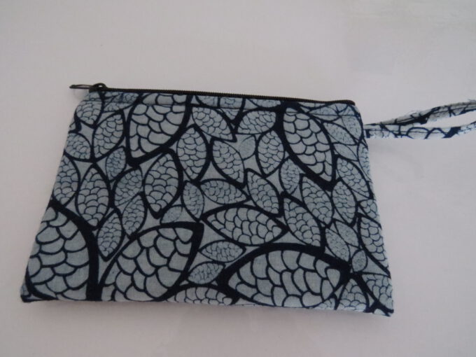 Kleiner Schmuck / Schminktasche, Mit Zip, Blaue Blätter, one Size