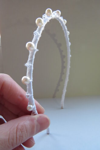 Braut Haarreif, aus Kunstperken und Glassteinen, handvernäht, One Size, Bride to be!